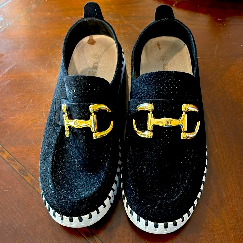 Ilse Jacobsen black loafers with gold buckle. Size 36.